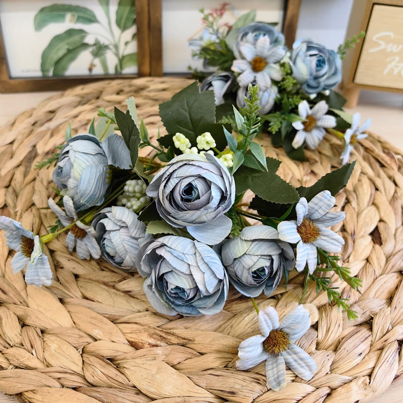 Искусственные цветы в Санкт-Петербурге | Цветы искусственные «Камелии с мелкоцветом», голубые, букет